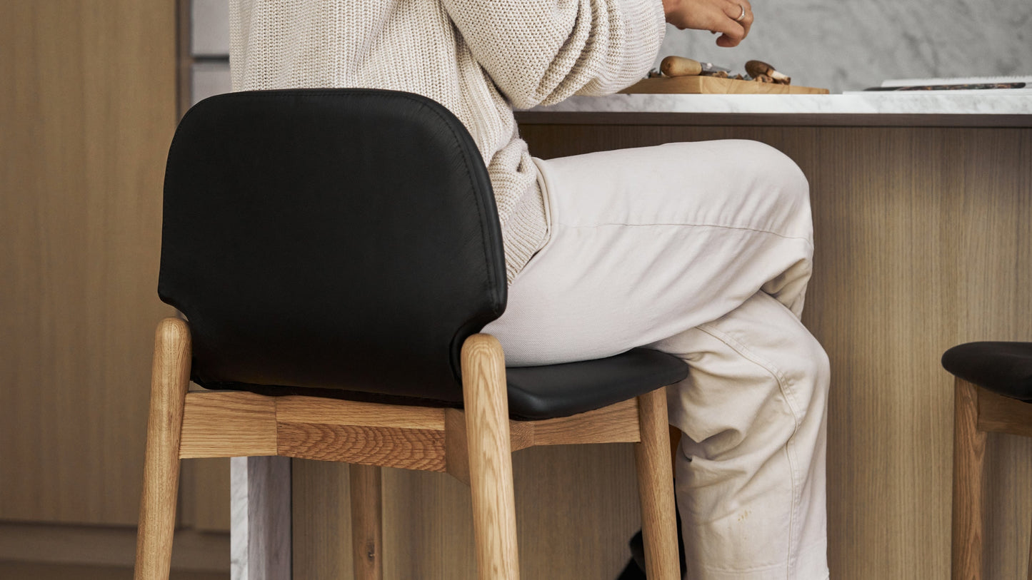 Dine In Counter Stool, Oak/Black Leather