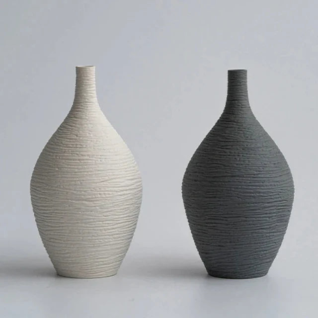 Emi Modern Ceramic Vase / Black 23.6cm