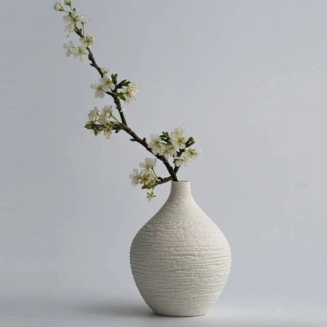Emi Modern Ceramic Vase / White 15.5cm