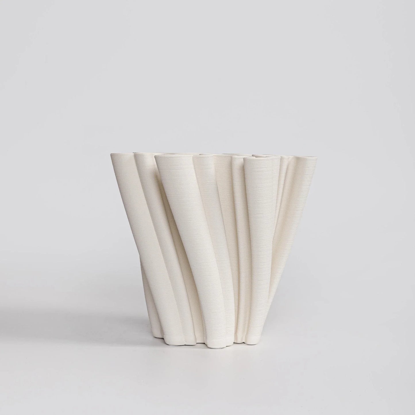 Fluted Decorative Centrepiece / White 20cm